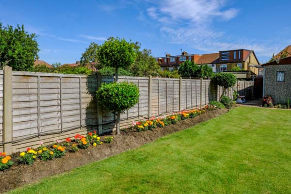 The luxury concrete fence for garden and home at Batavia, IL The luxury concrete fence for garden and home at Batavia, IL
