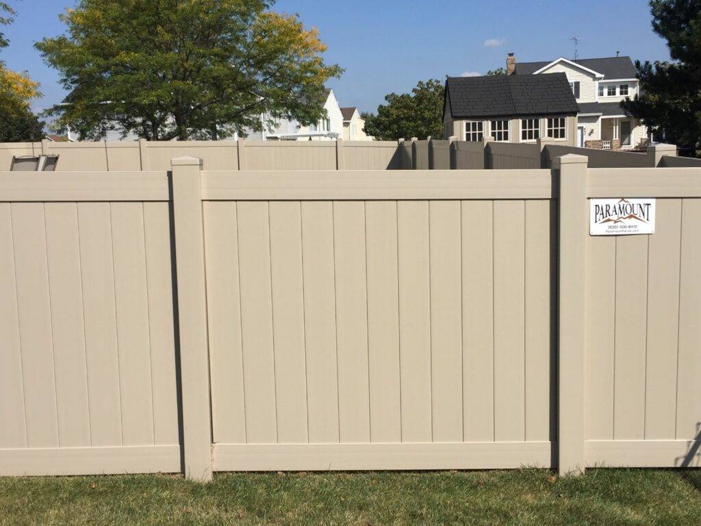 The PVC White Solid with Spindles fence from Paramount Fence in Chicago, IL
